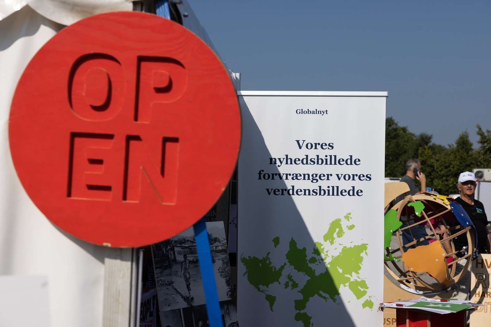 Skilt med OpEn logo